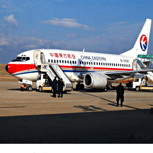 青山航空托运航空快运业稳步发展的原因是什么？